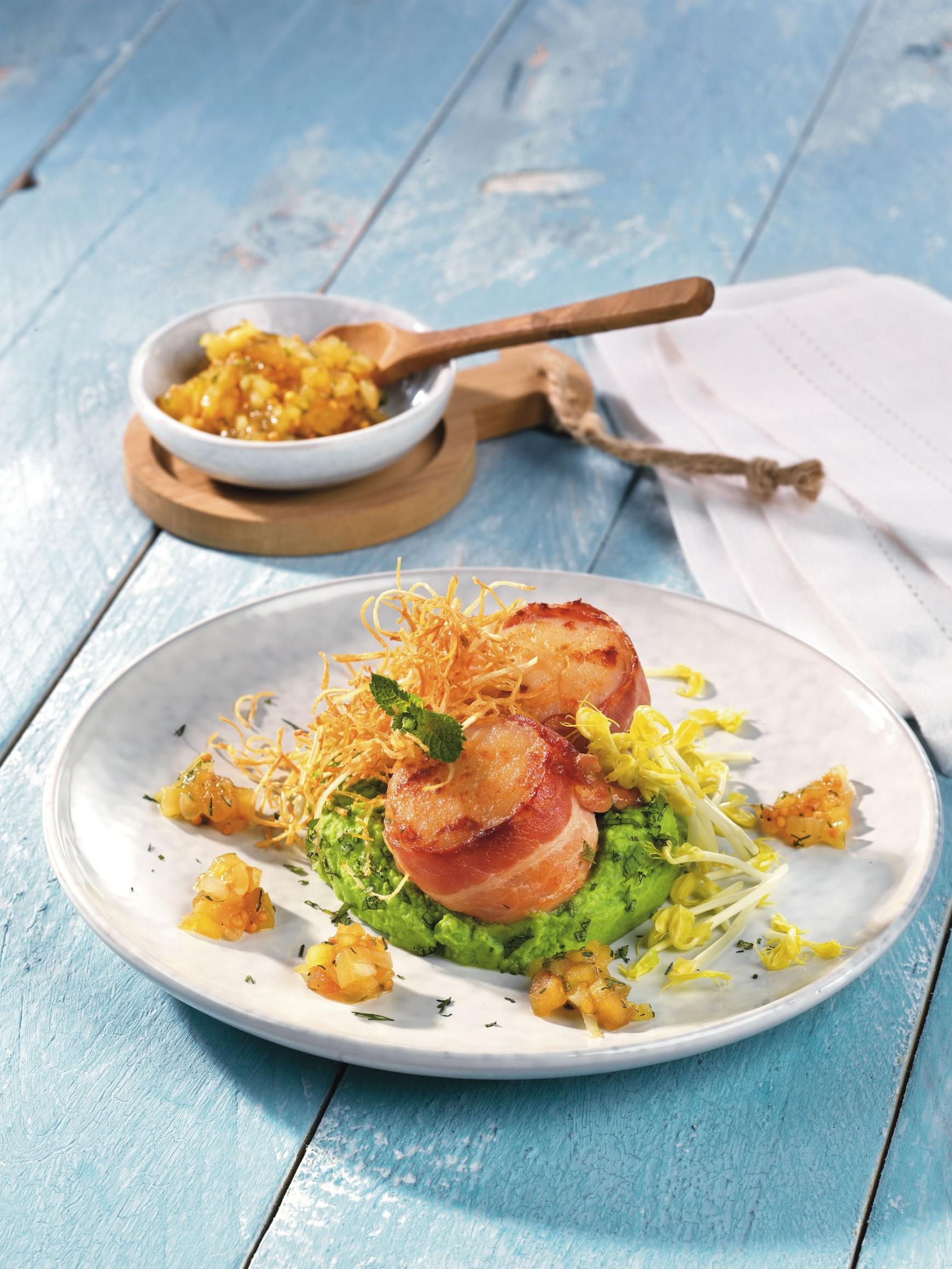 Mermaid Jakobsmuschelfleisch im Baconmantel auf Apfel-Gurken-Relish und ...