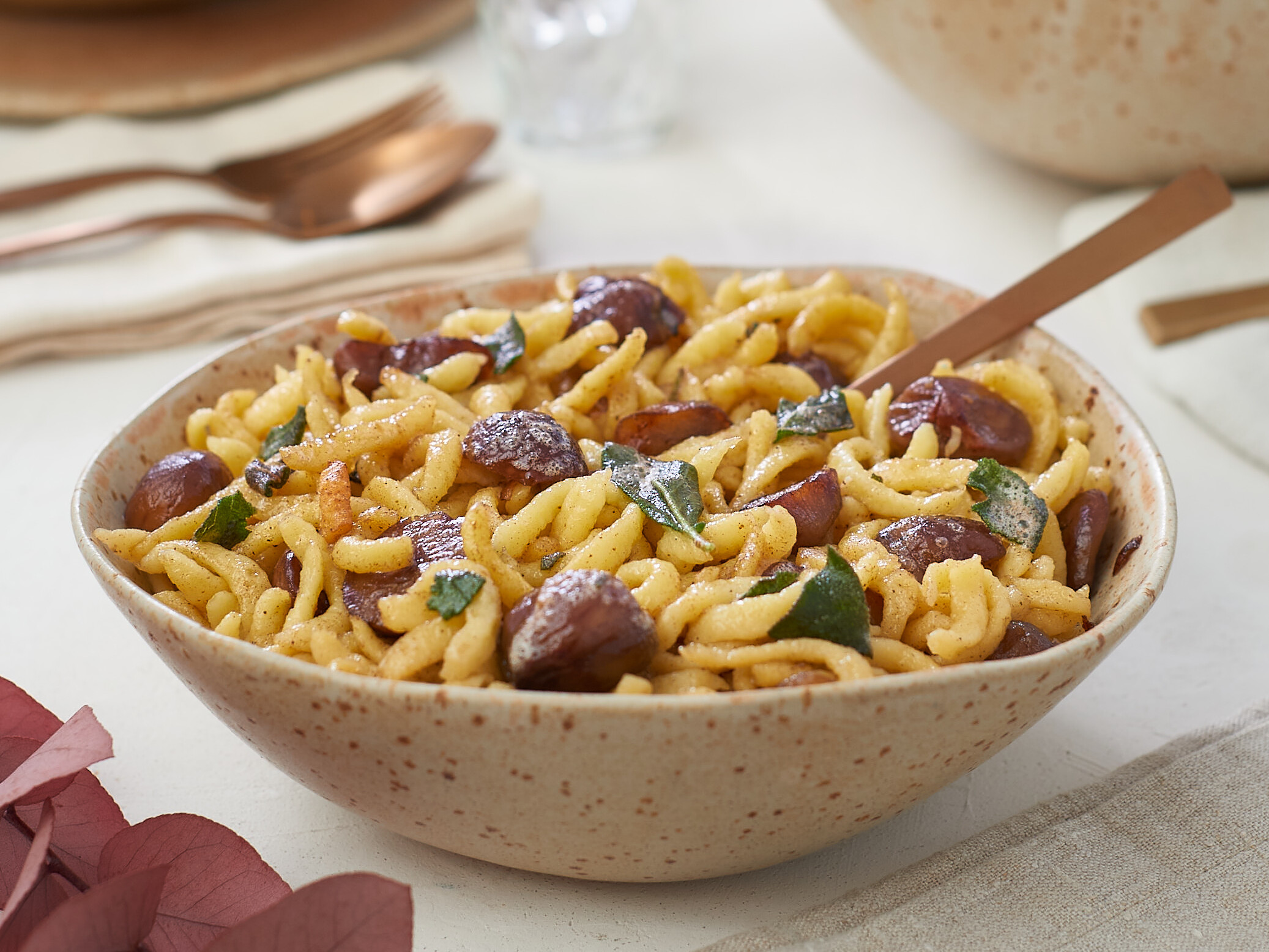Spätzle mit Salbei, gebratenen Maronen und brauner Butter