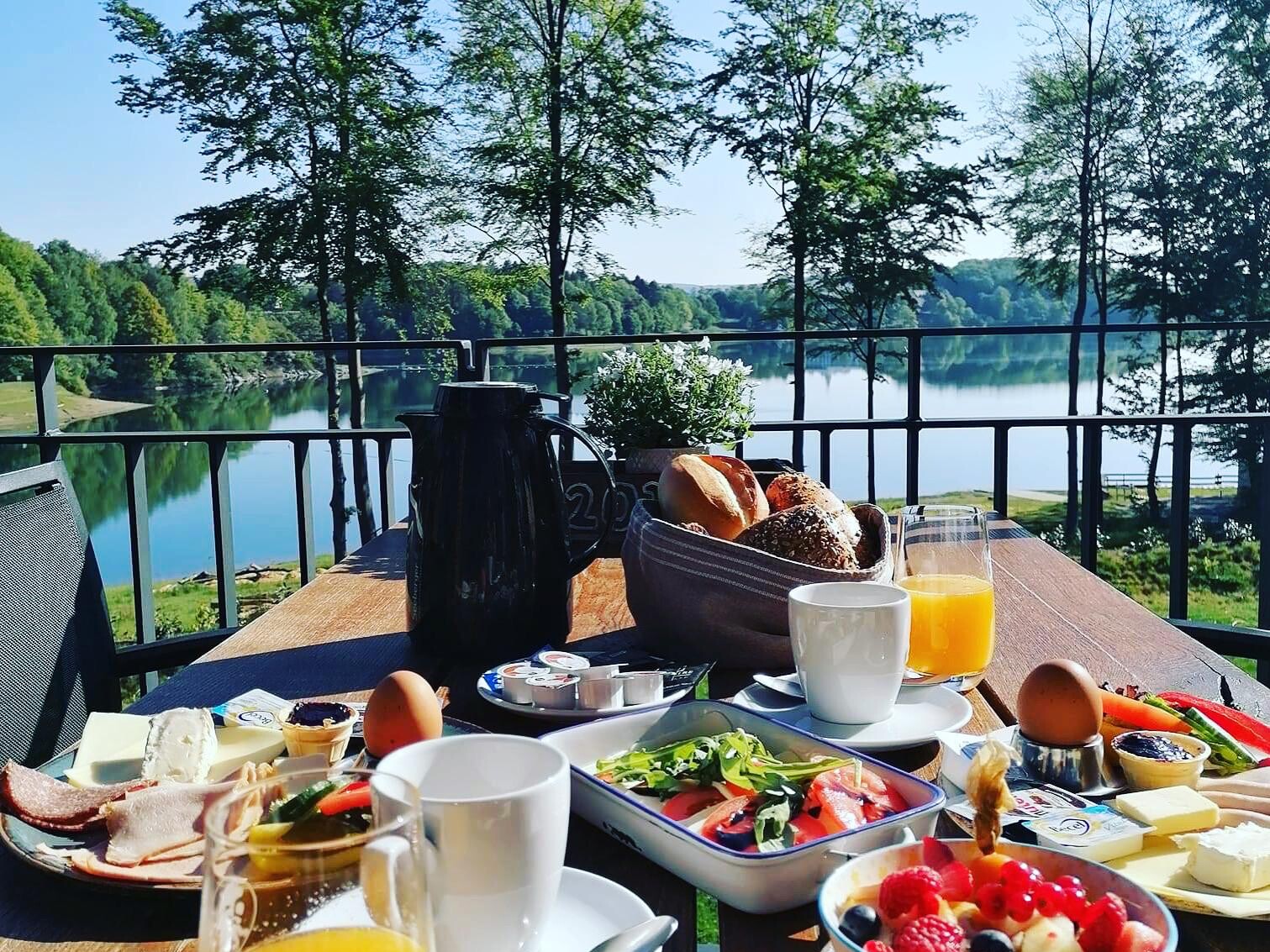 Frühstück direkt am See