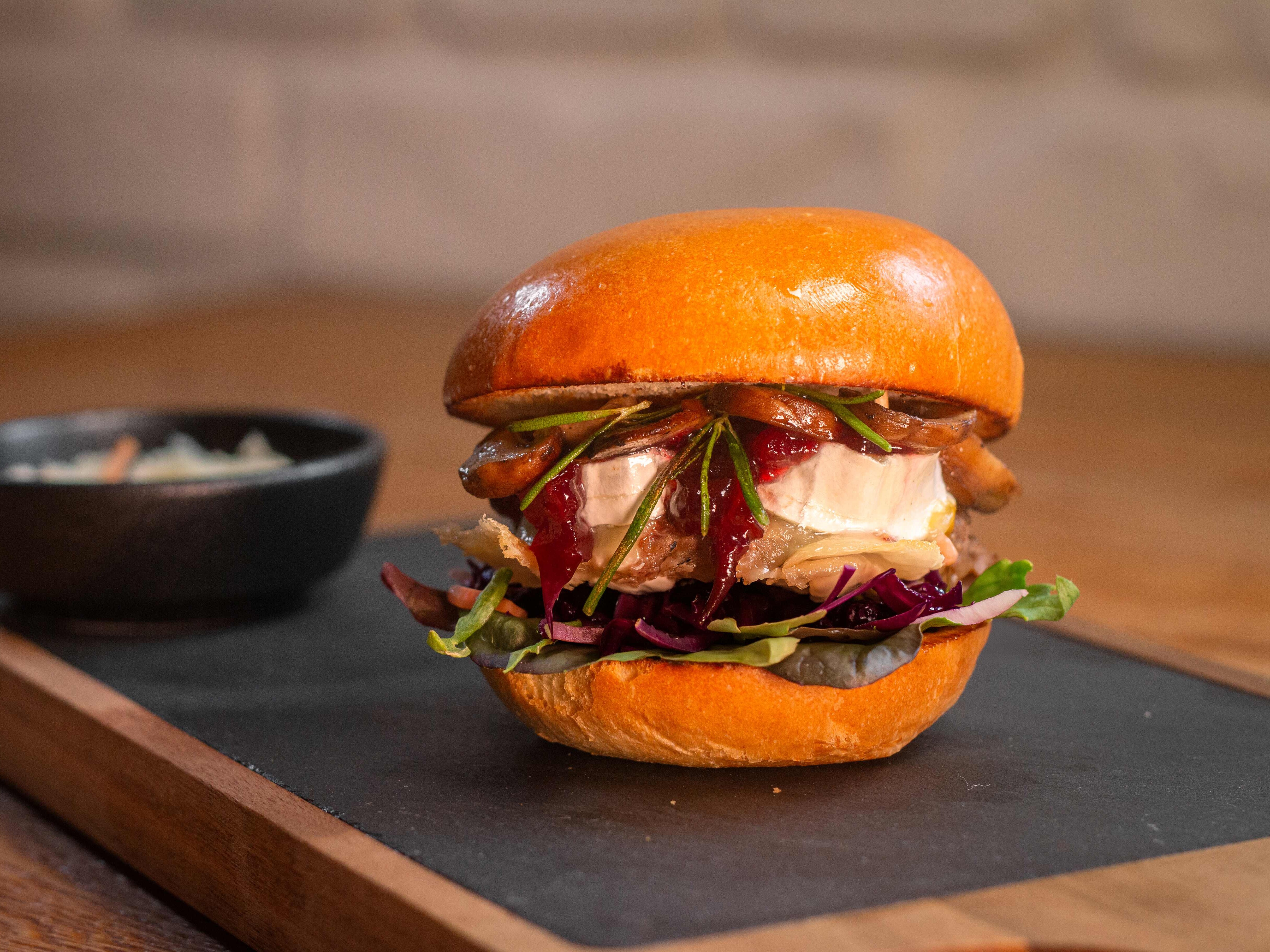 Der Slider Burger in drei Variationen eigenet sich perfekt für Tasting Menüs oder für Buffets als Fingerfood. Der Slider Burger in drei Variationen eigenet sich perfekt für Tasting Menüs oder für Buffets als Fingerfood.