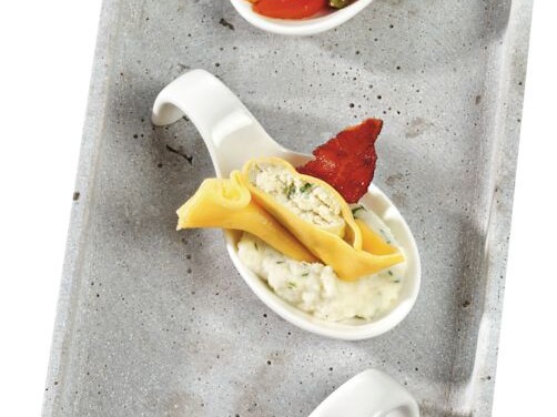 Salva D'Or Giganti Ein Löffel mit angeschnittener gefüllter Pasta