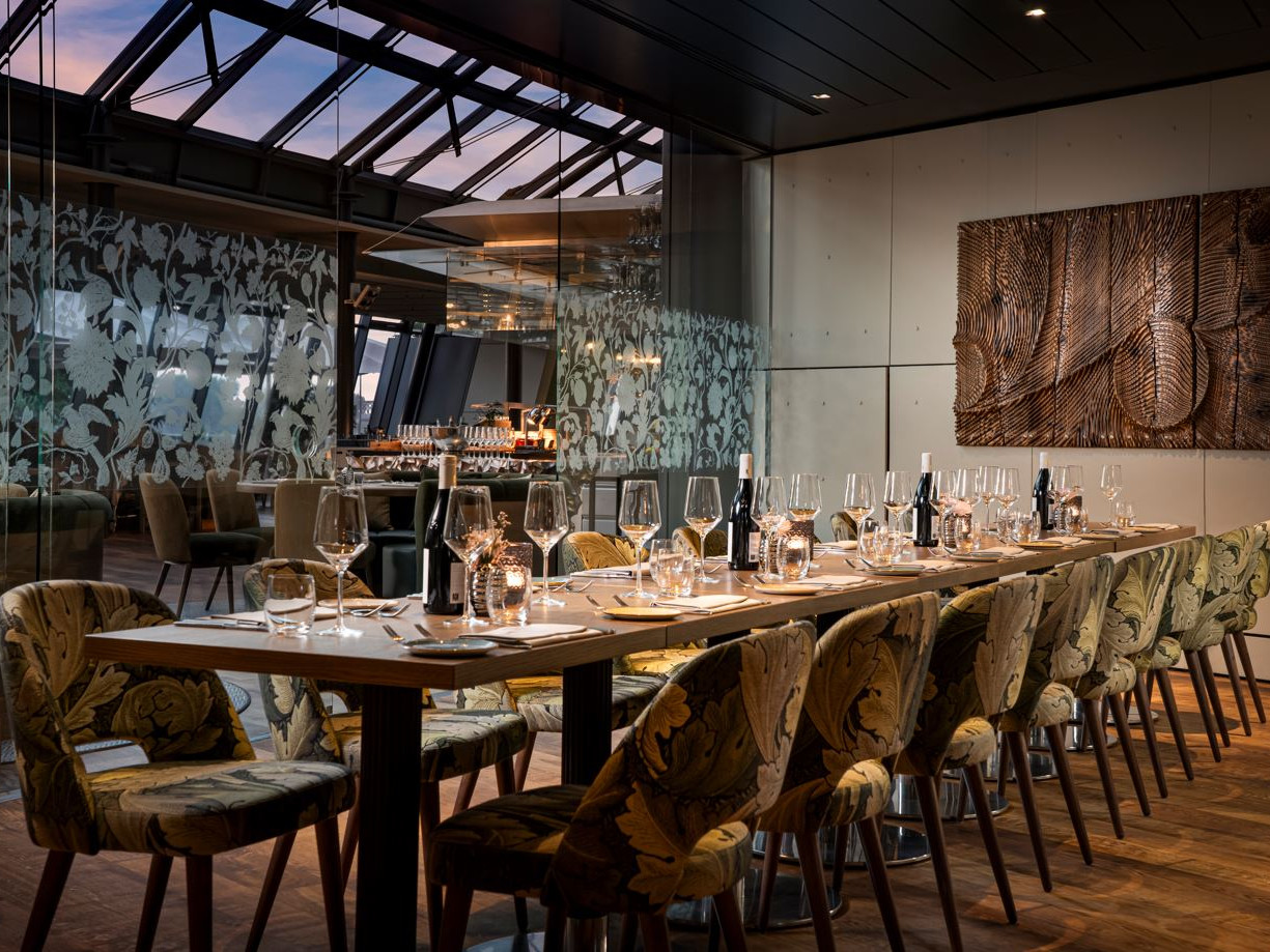 Die Weinboutique des Restaurants eignet sich für private Feierlichkeiten. Die Weinboutique des Restaurants eignet sich für private Feierlichkeiten.