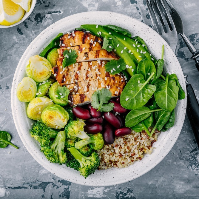 Mit den hochwertigen Servisa Produkten lassen sich abwechslungsreiche Bowls kreieren, die sowohl optisch als auch geschmacklich überzeugen.