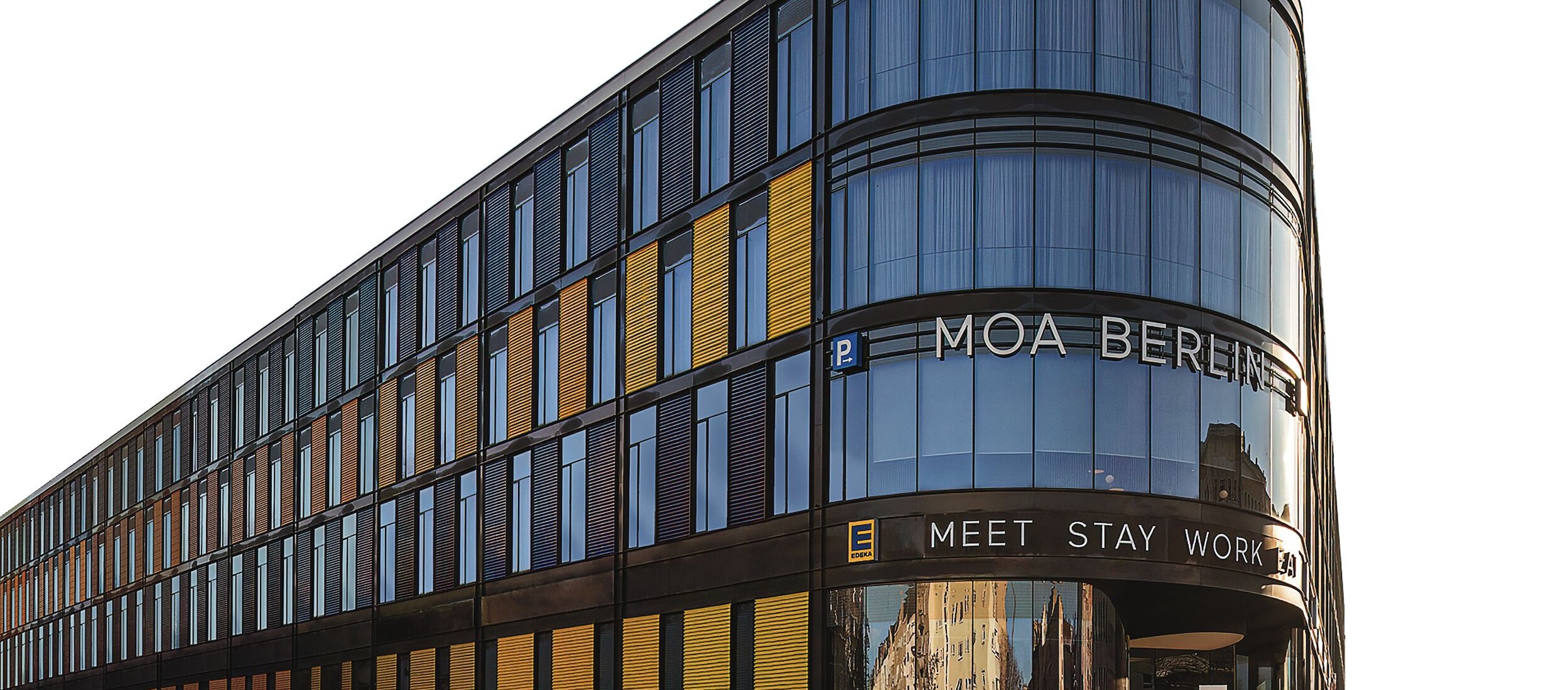 Hotel MOA Berlin Gebäude mit Glasfenstern