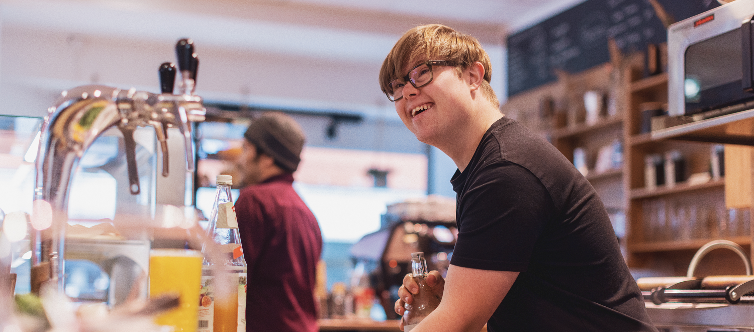 Mitarbeiter im Café Senza Limiti 