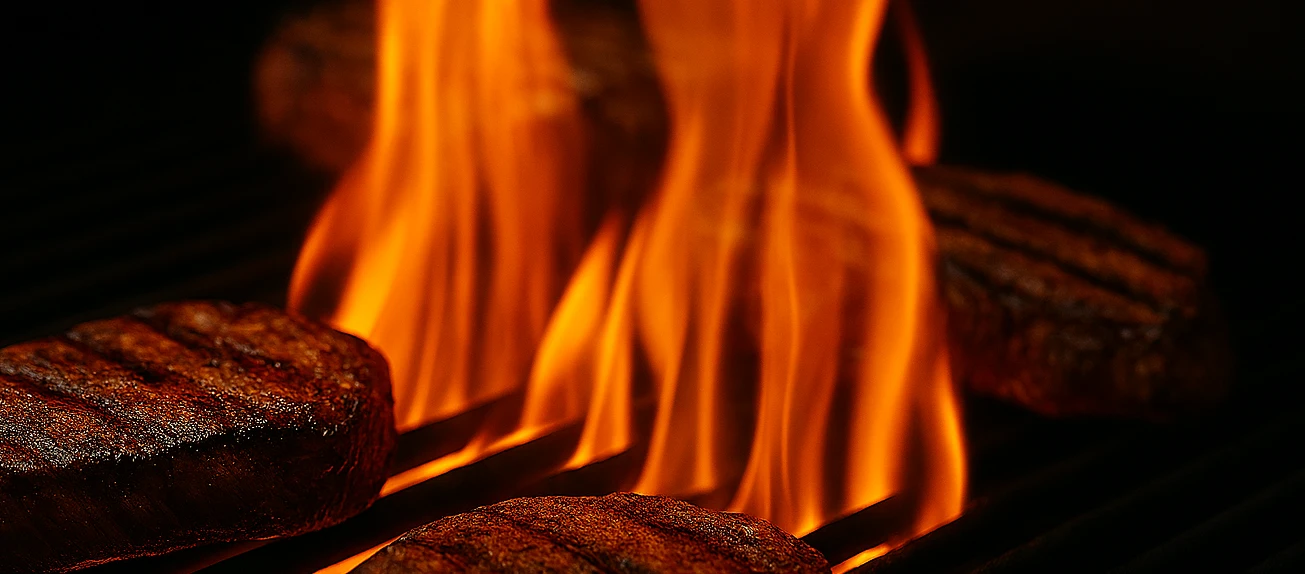 Collage von Speisen auf Tellern