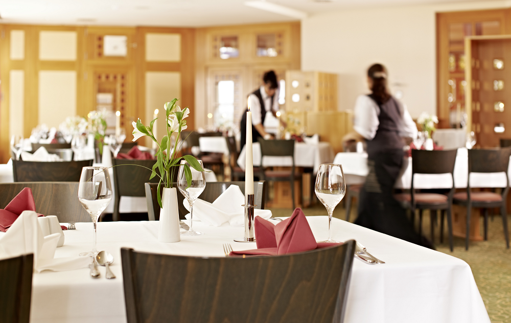 Service und eingedeckter Tisch Restaurant Edelacker Service und eingedeckter Tisch Restaurant Edelacker