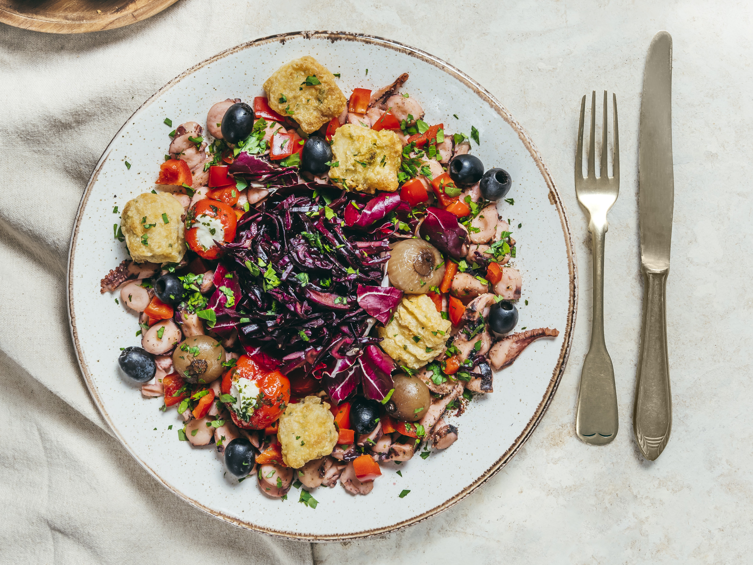 Wintersalat mit Rotkohl und Riesenkalmar von Salva D'Or