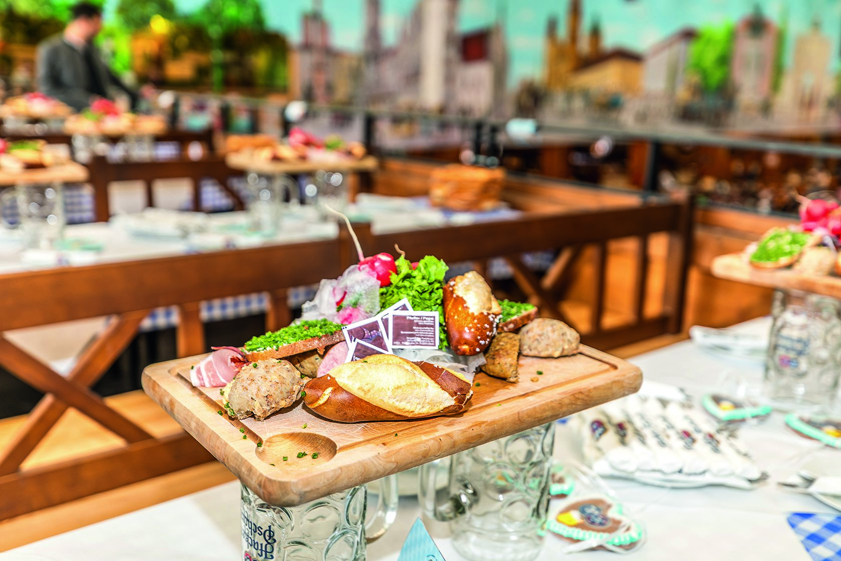Brotzeit-Brett im Hacker-Festzelt