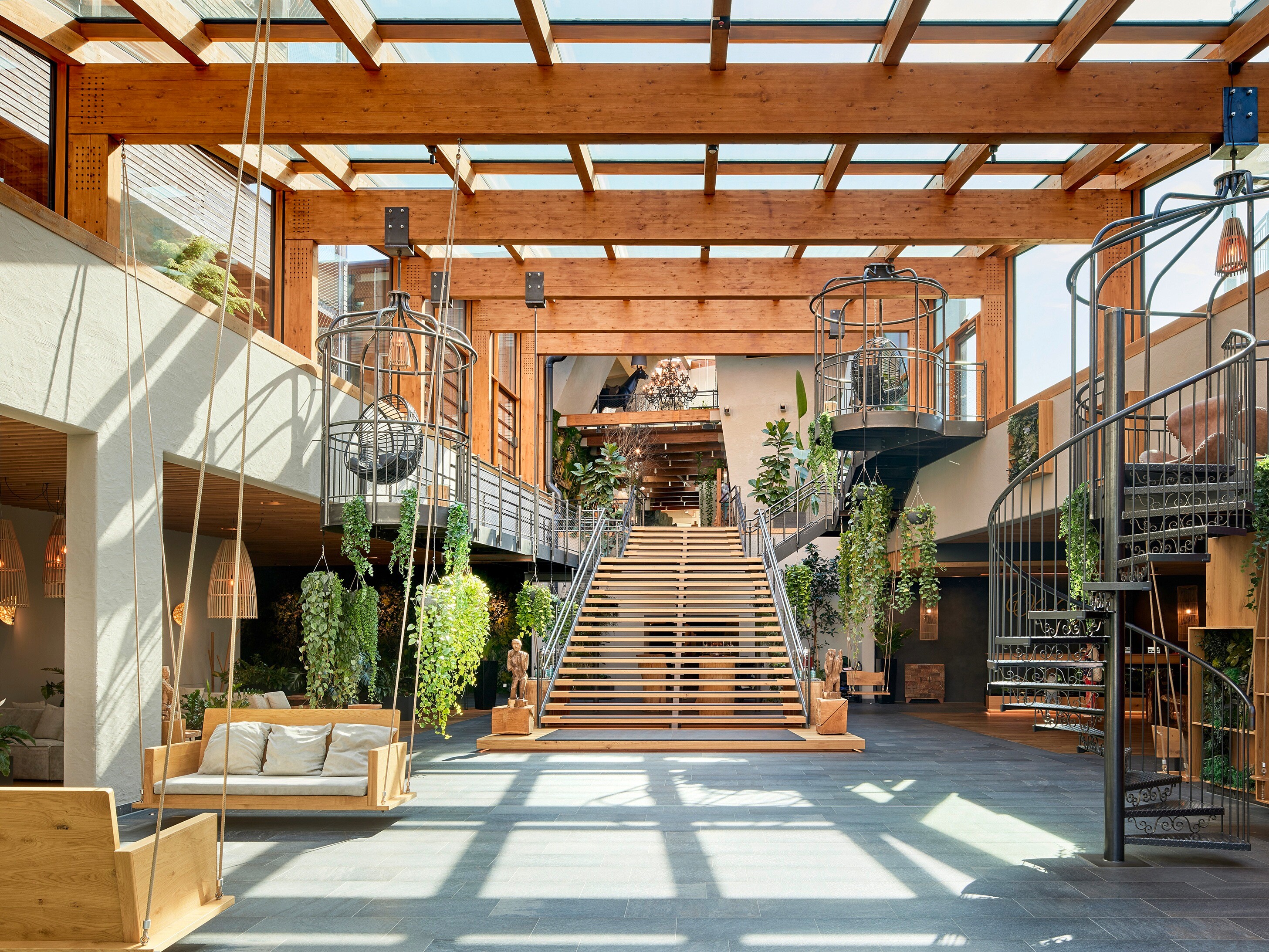 Der Eingangsbereich des ULRICHSHOF: helles, freundliches und lichtdurchflutetes Design. Der Eingangsbereich des ULRICHSHOF: helles, freundliches und lichtdurchflutetes Design.