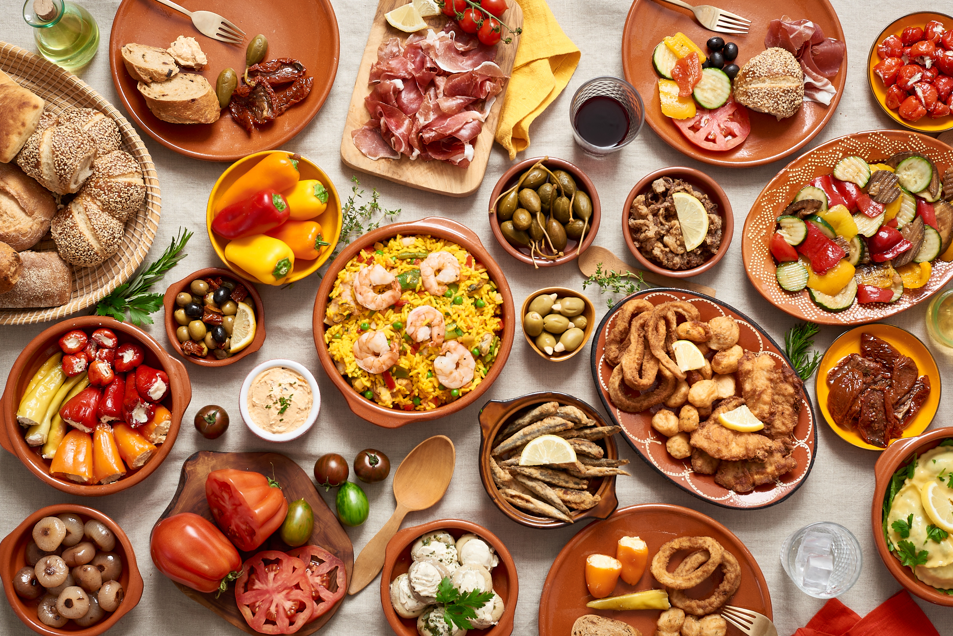 Antipasti Platte Schälchen mit getrockneten Tomaten