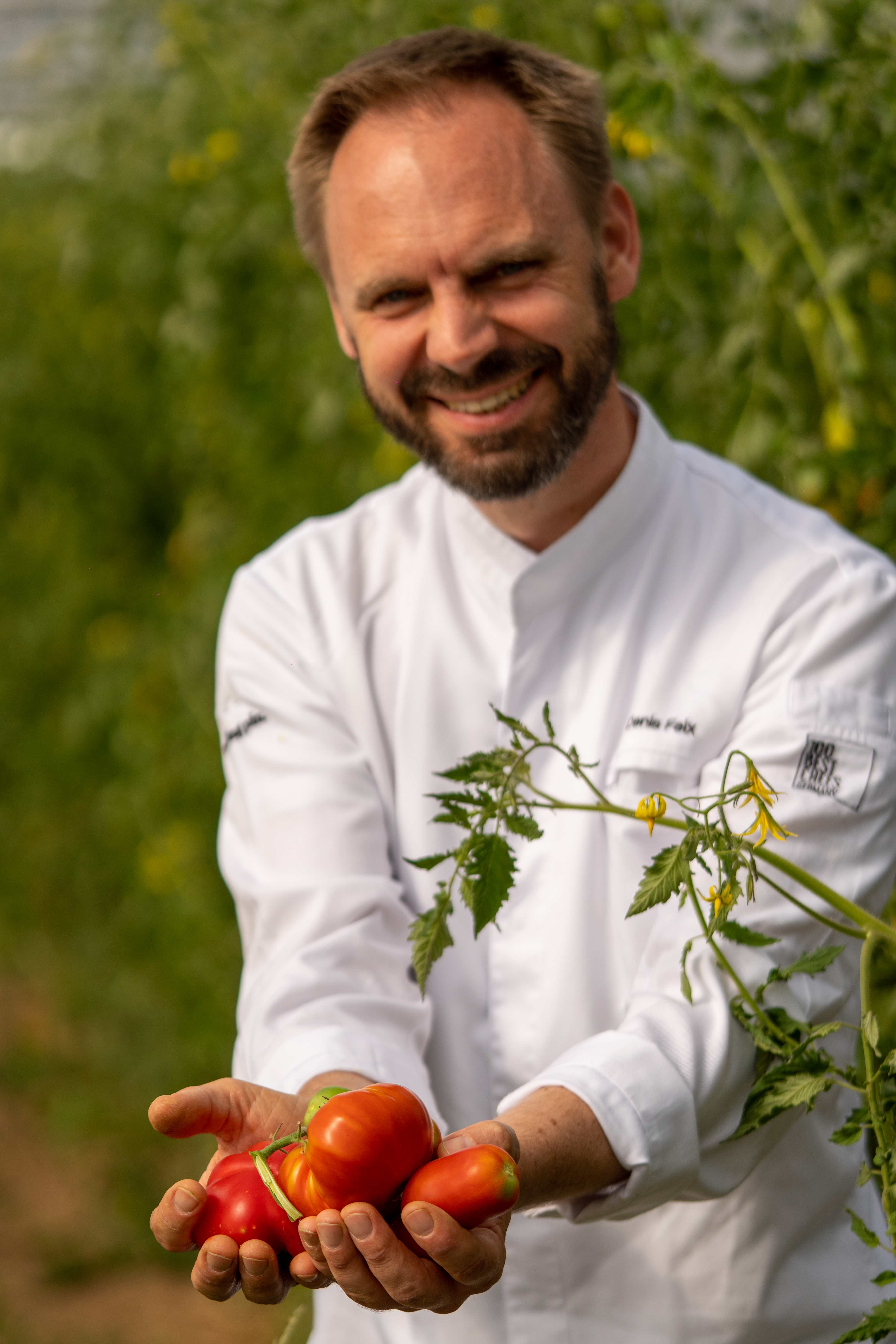 Denis Feix mit Tomaten