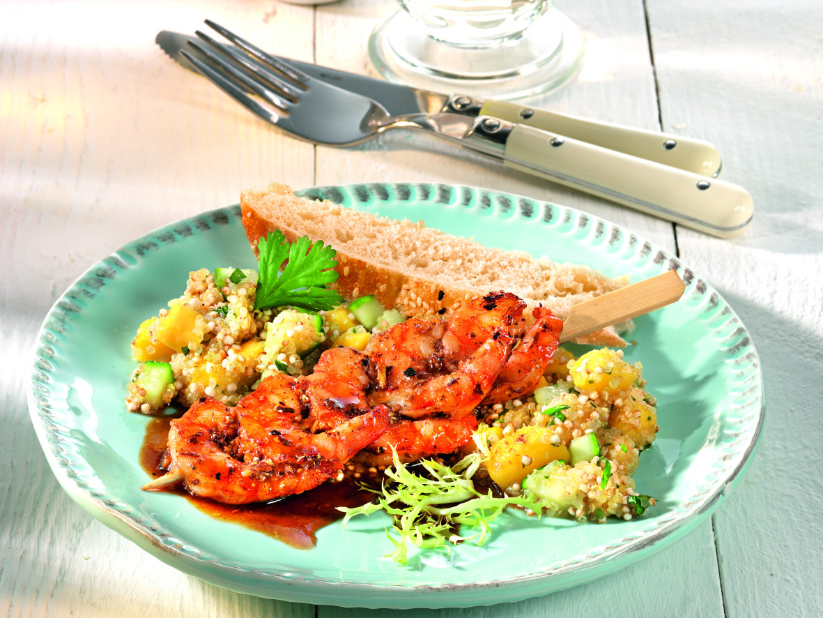 Marinierter Mermaid Garnelenspieß auf Quinoa-Salat Marinierter Mermaid Garnelenspieß auf Quinoa-Salat