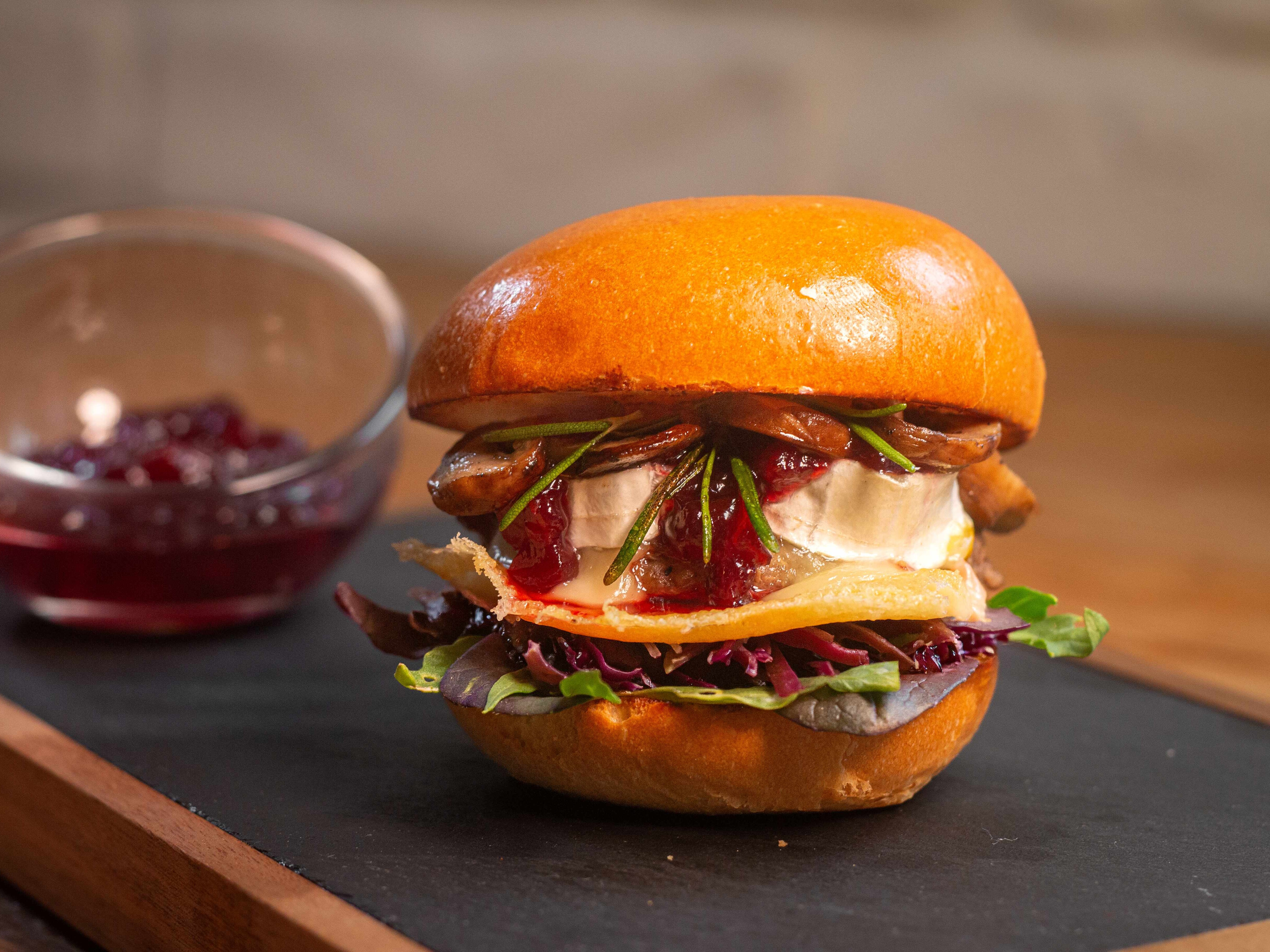 Der Slider Burger in drei Variationen eigenet sich perfekt für Tasting Menüs oder für Buffets als Fingerfood. Der Slider Burger in drei Variationen eigenet sich perfekt für Tasting Menüs oder für Buffets als Fingerfood.