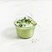 Grüne Suppe in einer Schüssel mit Löffel Grüne Suppe in einer Schüssel mit Löffel