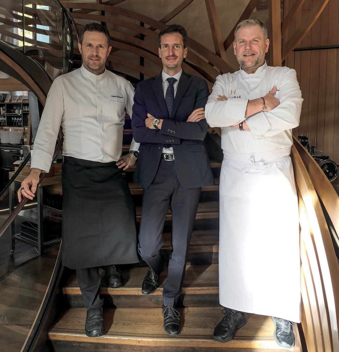 Führen das Restaurant als Dream-Team: David Hamann (Sous Chef, l.), Philippe Schermesser (Geschäftsführer, m.) und François Baur (Chef de Cuisine, r.) Führen das Restaurant als Dream-Team: David Hamann (Sous Chef, l.), Philippe Schermesser (Geschäftsführer, m.) und François Baur (Chef de Cuisine, r.)