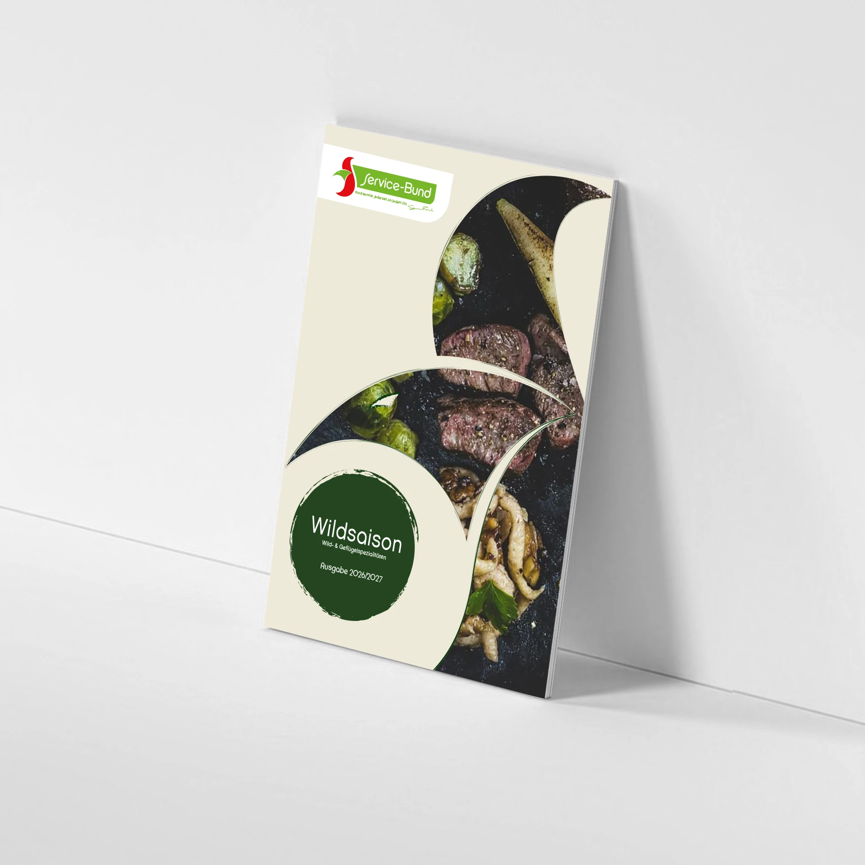 Die ausgewählten Spezialitäten im Angebot "Herbst & Winter 2026/2027" sorgen für abwechslungsreiche Speisekarten und kulinarische Höhepunkte in der kalten Jahreszeit. Gehen Sie mit Ihren Gästen auf die Jagd nach dem Wild-Geschmack – mit Produkten und Ideen aus der neuen Ausgabe des Wildfolders.