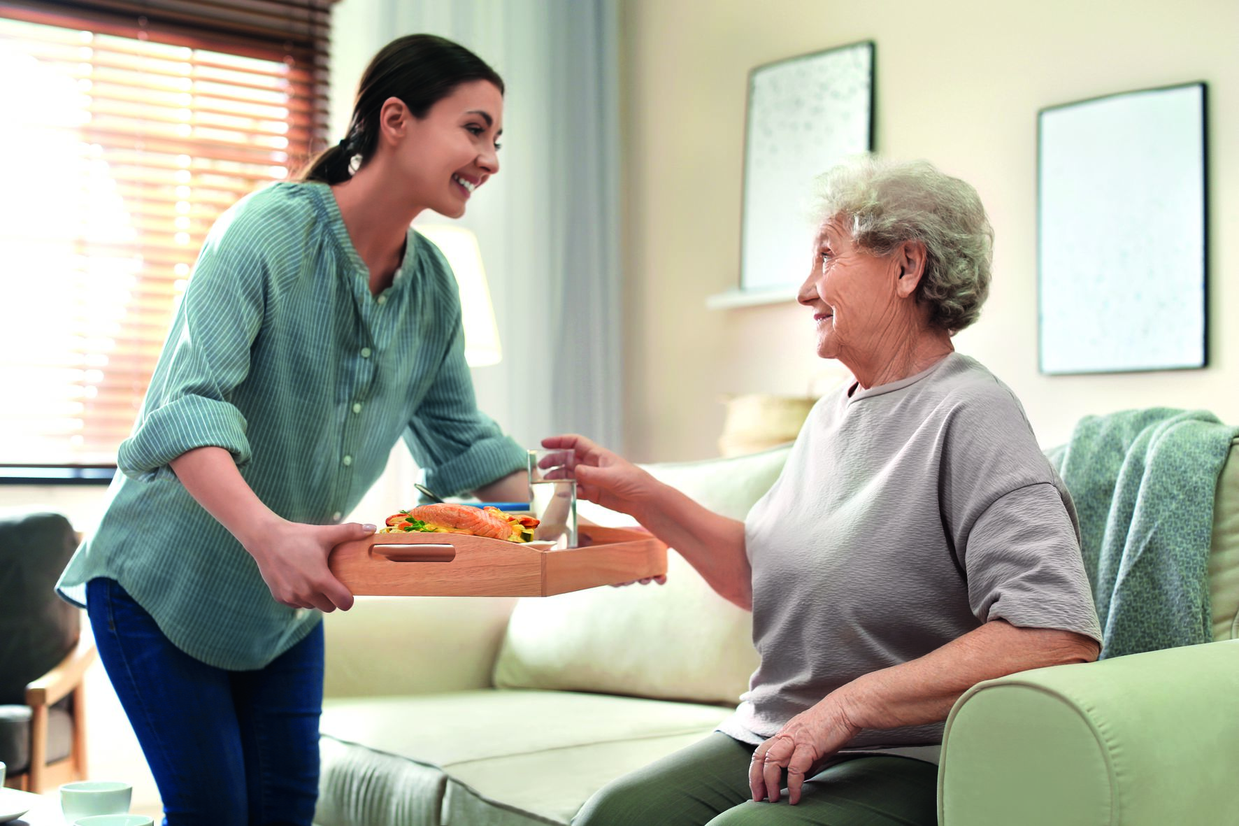 Die Care- und Gemeinschaftsverpflegung ist ein zentraler Bestandteil moderner Gesundheits- und Pflegeeinrichtungen und verbindet Qualität, Wirtschaftlichkeit und Versorgungssicherheit. Steigende Anforderungen an Sonderkostformen, Hygiene und Kostenkontrolle erfordern dabei flexible Konzepte. Der Service-Bund unterstützt seine Kunden durch starke Partnerschaften (wie die Sander Gruppe) mit einem umfassenden Sortiment, zuverlässiger Logistik und individueller Beratung für eine zukunftssichere Verpflegung.