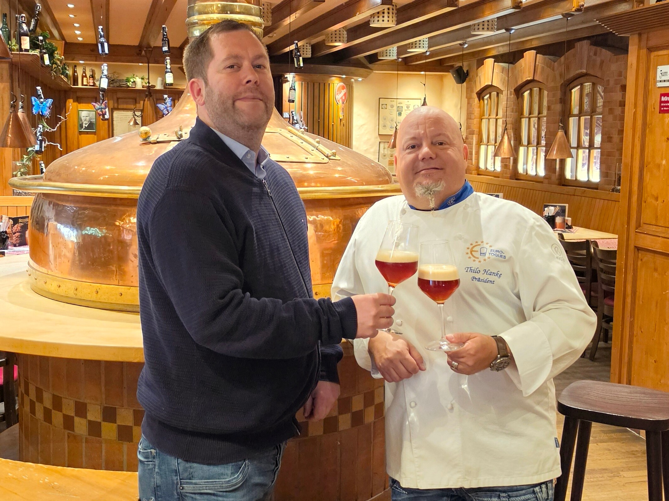 Ein starkes Team: Thilo Hanke und sein Flach Rhein-Main Fachberater Manuel Frohnert (l.) setzen auf den persönlichen Austausch auf Augenhöhe. Ein starkes Team: Thilo Hanke und sein Flach Rhein-Main Fachberater Manuel Frohnert (l.) setzen auf den persönlichen Austausch auf Augenhöhe.