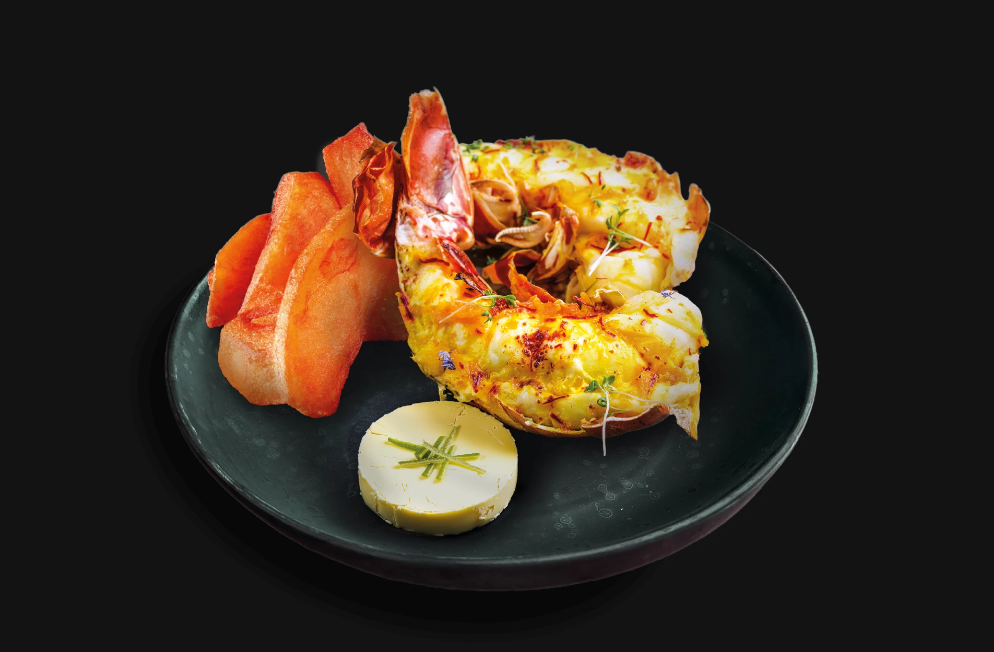 Nahaufnahme von einem Teller mit verschiedenen Früchten und Gemüsesorten.