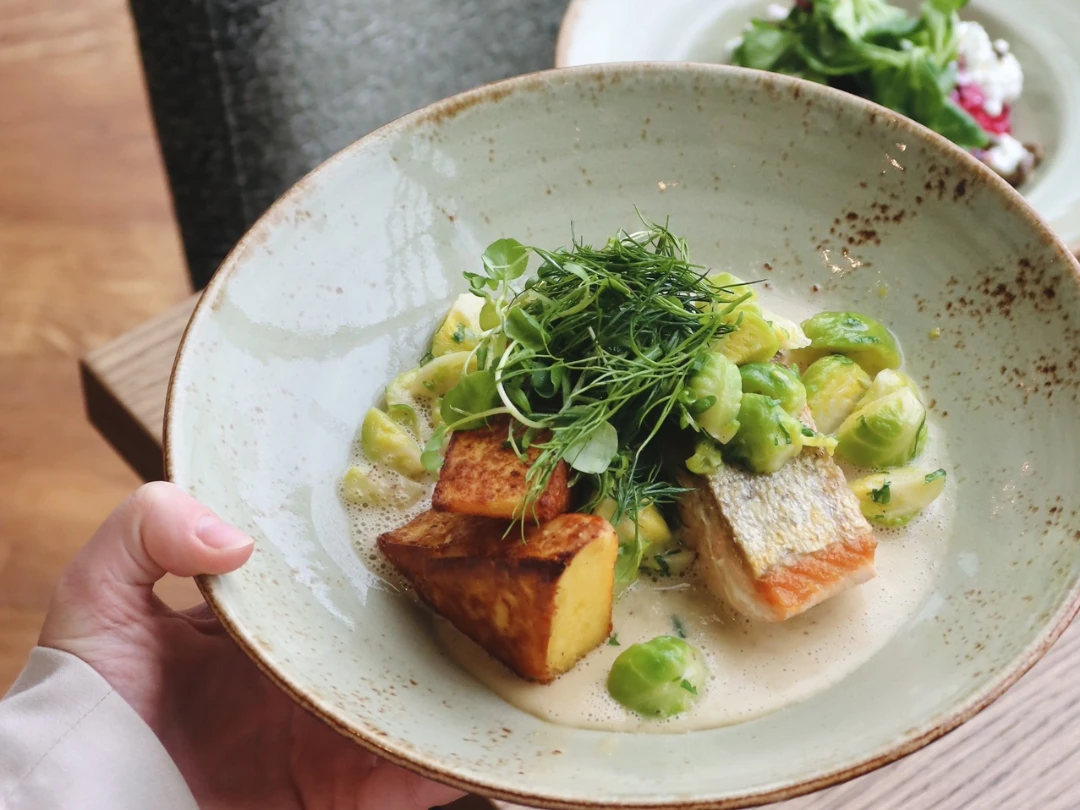 Das Bellpepper Restaurant bietet den idealen Ort für ein ungezwungenes Business Lunch, formelles Geschäftsessen oder romantisches Dinner zu zweit. Das Bellpepper Restaurant bietet den
idealen Ort für ein ungezwungenes Business Lunch, formelles Geschäftsessen oder romantisches Dinner zu zweit.